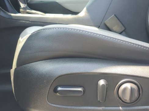 Used 2018 Chevrolet Equinox Premier image 14