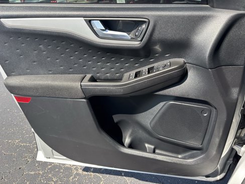 Used 2020 Ford Escape SE image 16