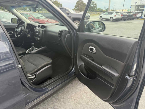 Used 2016 Kia Soul + image 16