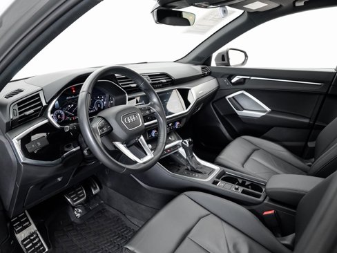Used 2020 Audi Q3 2.0T Premium Plus w/ Premium Plus Package image 4