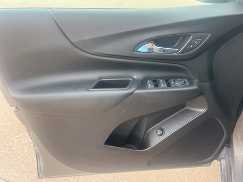 Used 2018 Chevrolet Equinox LT image 14