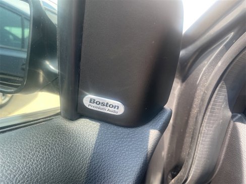 Used 2013 Chrysler 200 Limited image 8