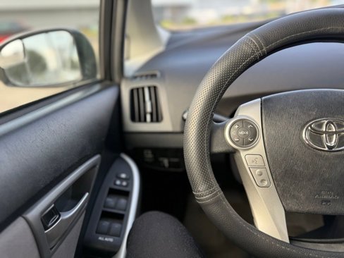 Used 2015 Toyota Prius Four image 7