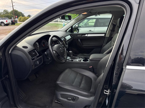 Used 2014 Volkswagen Touareg VR6 image 9