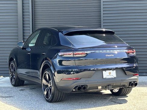 Certified 2023 Porsche Cayenne Platinum Edition image 11