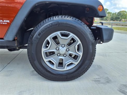 Used 2014 Jeep Wrangler Unlimited Rubicon w/ Connectivity Group image 16