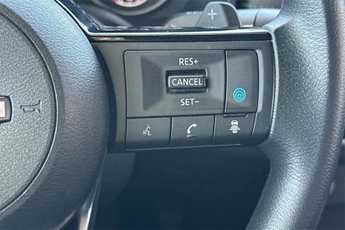 Used 2023 Nissan Rogue SV image 34