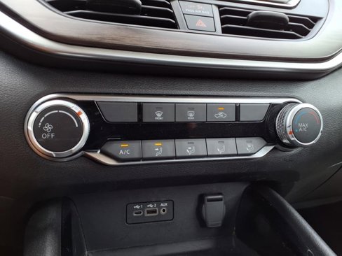 Used 2024 Nissan Altima 2.5 SV image 11