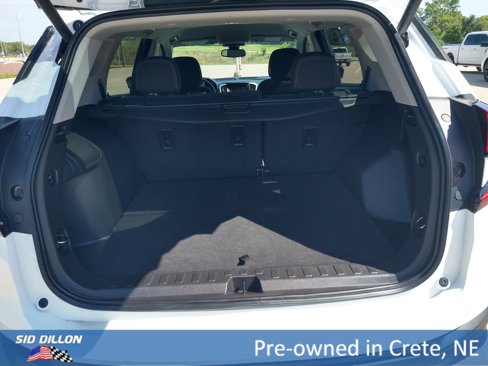Used 2023 GMC Terrain SLE w/ Driver Convenience Package image 9