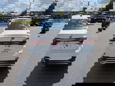 New 2025 Volkswagen Jetta SE image 4