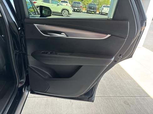 Used 2017 Cadillac XT5 Luxury image 32