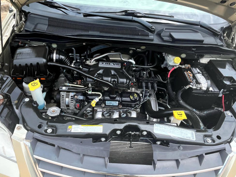 Used 2010 Chrysler Town & Country Touring image 18