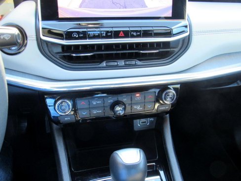 Used 2024 Jeep Compass Limited image 24