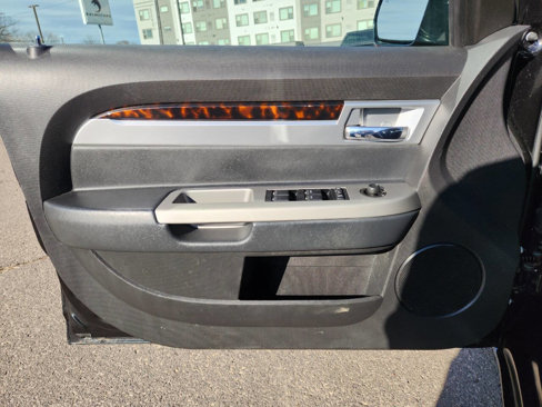 Used 2010 Chrysler Sebring Limited image 20