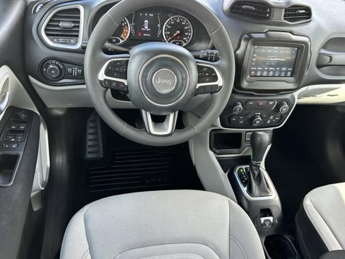 Used 2020 Jeep Renegade Latitude w/ Popular Equipment Group image 8