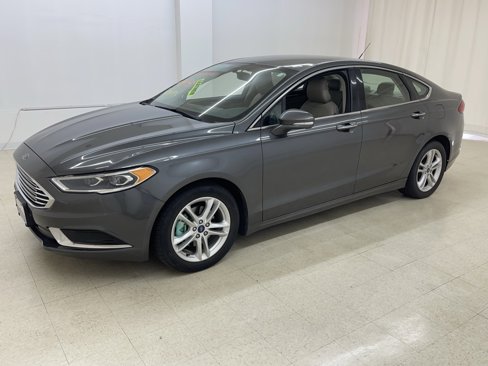 Used 2018 Ford Fusion SE image 1