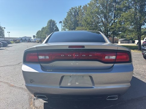 Used 2011 Dodge Charger SE image 4