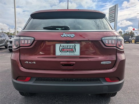 Used 2022 Jeep Compass Latitude image 4