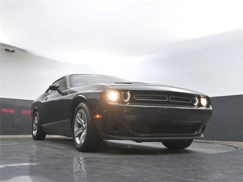 Used 2019 Dodge Challenger SXT image 28