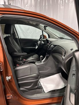 Used 2019 Chevrolet Trax LT w/ LT Convenience Package image 17