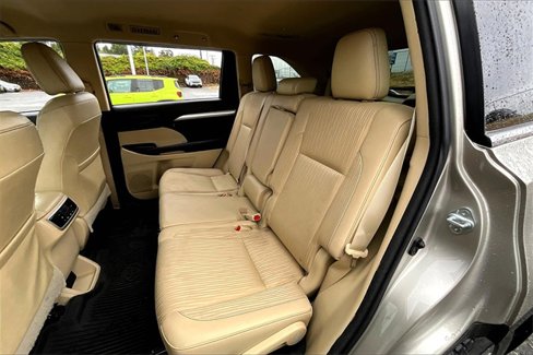 Used 2016 Toyota Highlander Plus image 22