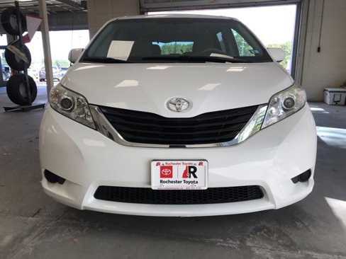 Used 2014 Toyota Sienna LE image 10