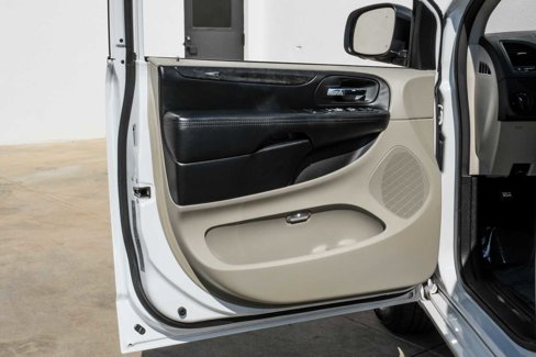 Used 2019 Dodge Grand Caravan SE image 36