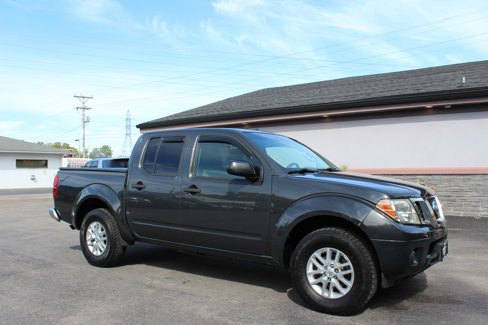 Used 2015 Nissan Frontier SV image 2