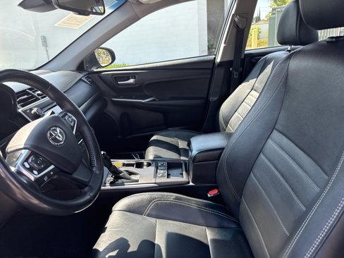 Used 2016 Toyota Camry LE image 12