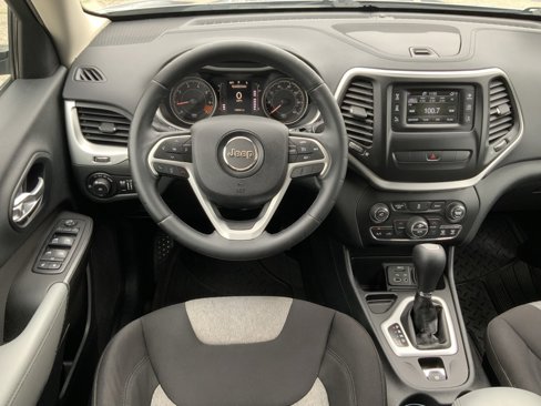 Used 2014 Jeep Cherokee Latitude w/ Comfort/Convenience Group image 25