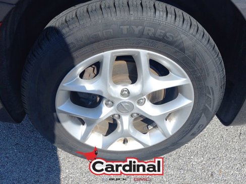 Used 2020 Chrysler Pacifica Touring-L w/ Tire & Wheel Group image 4