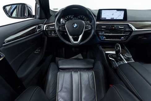 Used 2019 BMW 530i xDrive image 3
