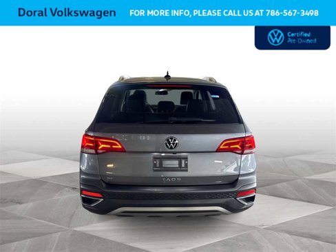 Used 2022 Volkswagen Taos SE w/ Panoramic Sunroof Package image 7