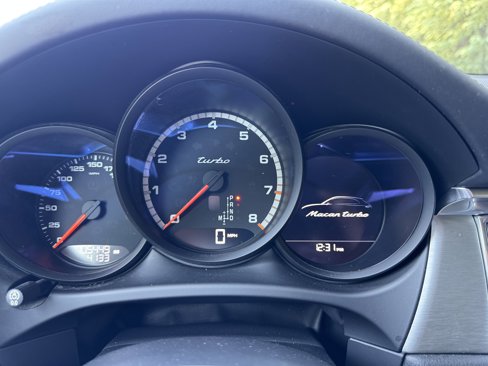 Used 2017 Porsche Macan Turbo image 39