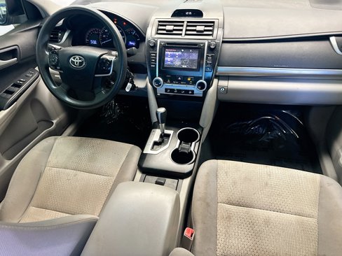 Used 2014 Toyota Camry LE image 11