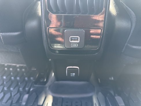 Used 2022 Jeep Compass Limited image 32