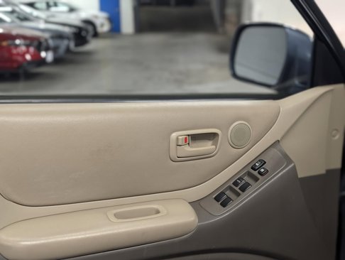Used 2005 Toyota Highlander V6 image 11