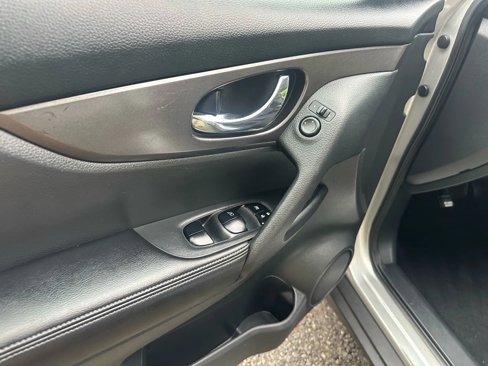 Used 2015 Nissan Rogue S image 34