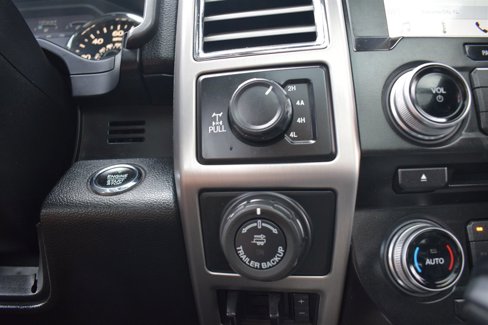 Used 2016 Ford F150 Platinum w/ Equipment Group 701A Luxury image 18