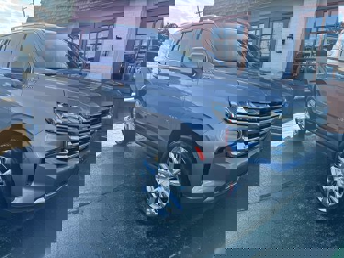 Used 2021 Chevrolet Tahoe High Country w/ Premium Package image 2