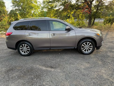 Used 2014 Nissan Pathfinder SV image 4