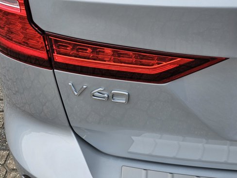 New 2025 Volvo V60 B5 Cross Country Ultra w/ Protection Package Premier image 7
