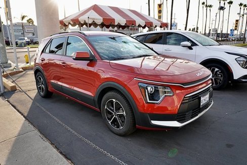 Certified 2023 Kia Niro EX image 1