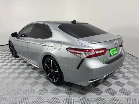 Used 2020 Toyota Camry XSE image 3