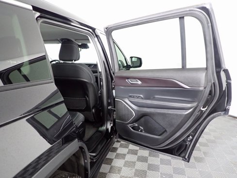 Used 2022 Jeep Grand Cherokee L Laredo w/ Luxury Tech Group I image 32