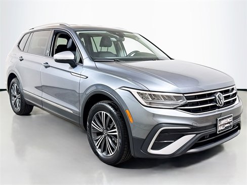 Used 2024 Volkswagen Tiguan Wolfsburg Edition image 3
