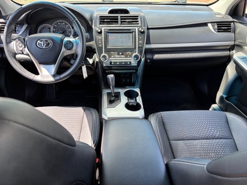 Used 2014 Toyota Camry L image 6