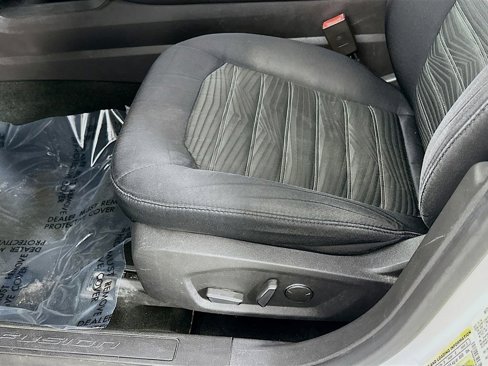 Used 2016 Ford Fusion SE image 24