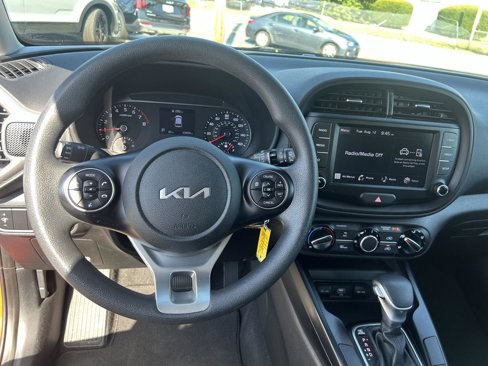 Used 2022 Kia Soul LX image 10