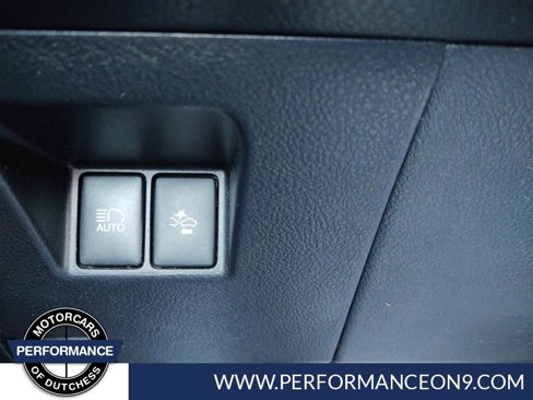 Used 2017 Toyota Yaris L image 15